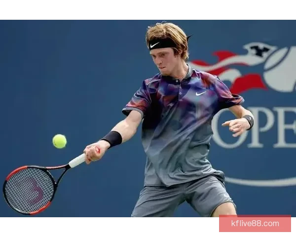 摇滚巨星邦·乔维现身迈阿密大师赛与网坛名将萨芬卢布合影互动